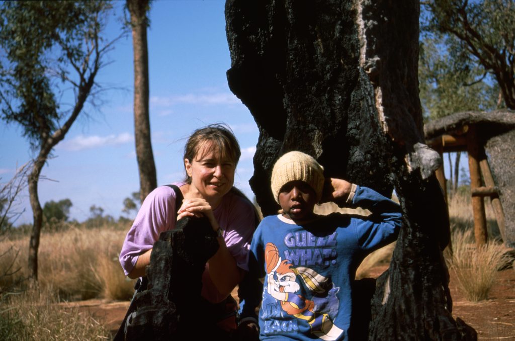 donna con bambino aborigeno