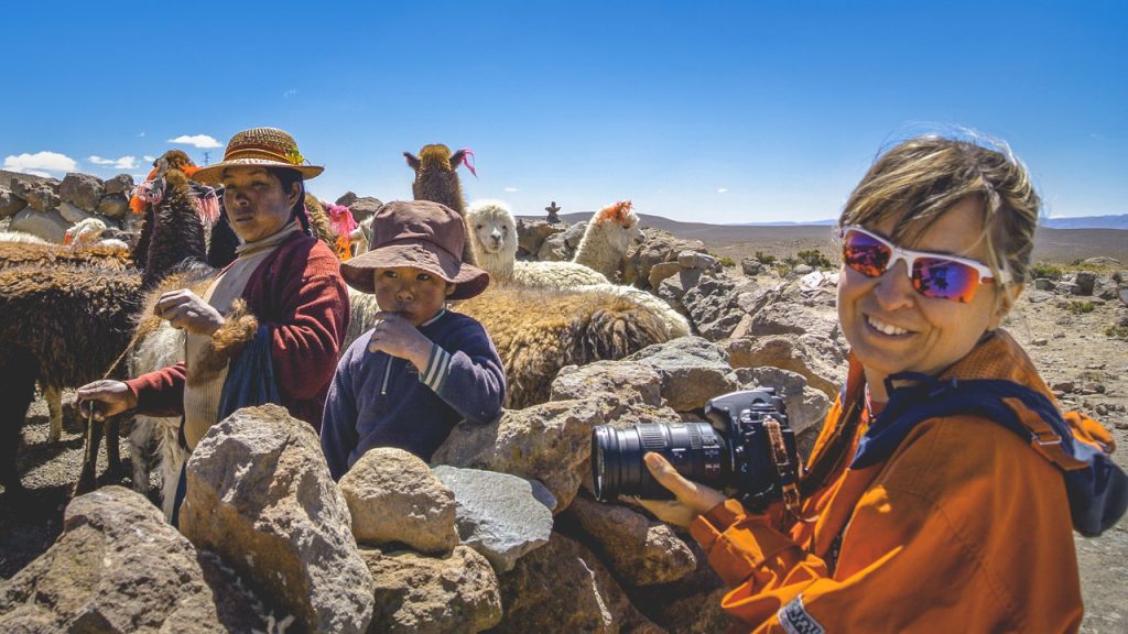 fotografa con donne in Perù